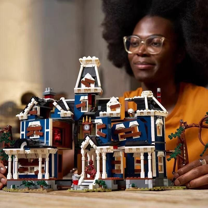 Stranger Things Haunted Mansion Building Block Set – Multi-Level Modular House with Minifigures